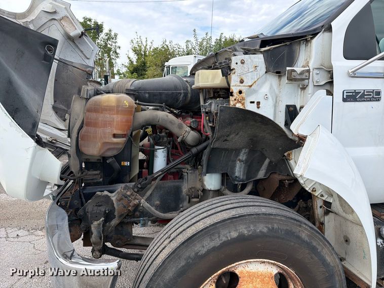 image for item YA3902 2010 Ford F750 Super Duty chipper truck