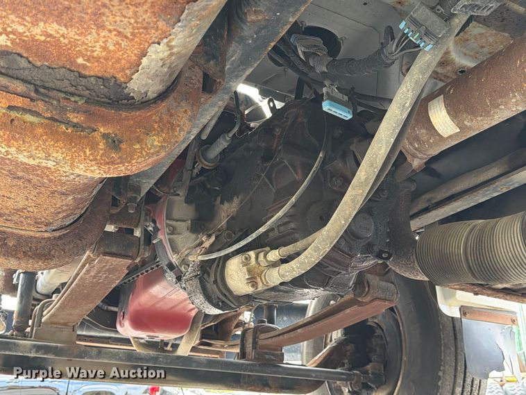 image for item YA3902 2010 Ford F750 Super Duty chipper truck