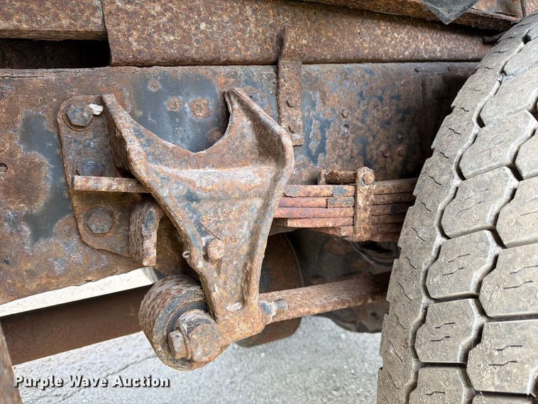 image for item YA3902 2010 Ford F750 Super Duty chipper truck