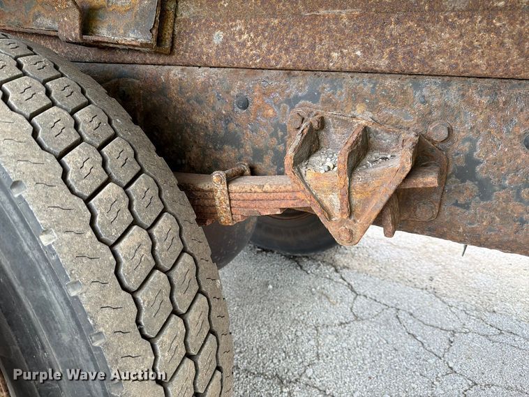 image for item YA3902 2010 Ford F750 Super Duty chipper truck