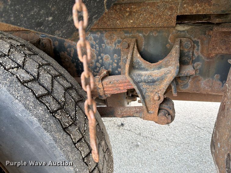 image for item YA3902 2010 Ford F750 Super Duty chipper truck