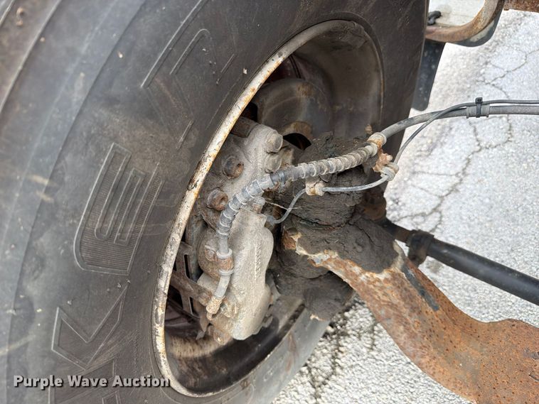 image for item YA3902 2010 Ford F750 Super Duty chipper truck