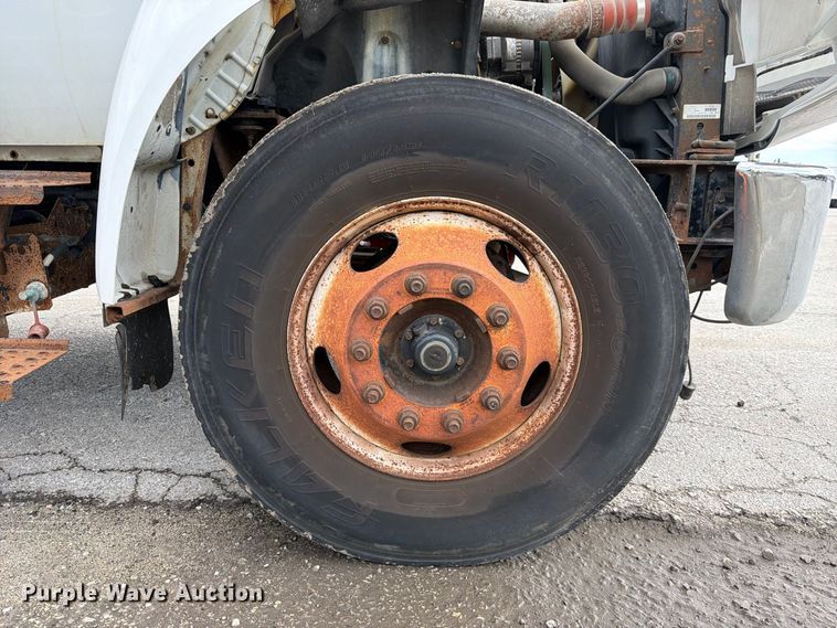 image for item YA3902 2010 Ford F750 Super Duty chipper truck