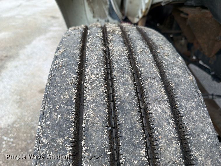 image for item YA3902 2010 Ford F750 Super Duty chipper truck