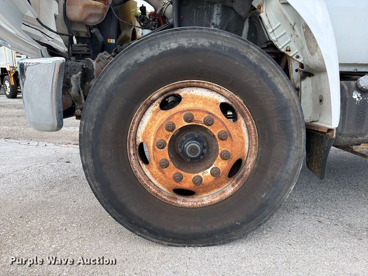 image for item YA3902 2010 Ford F750 Super Duty chipper truck