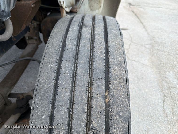 image for item YA3902 2010 Ford F750 Super Duty chipper truck