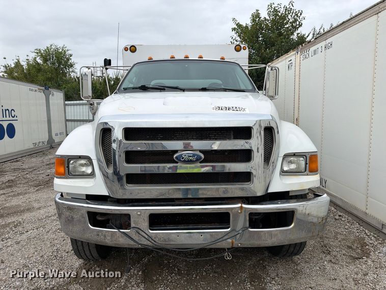 image for item YA3904 2010 Ford F750 Super Duty chipper truck