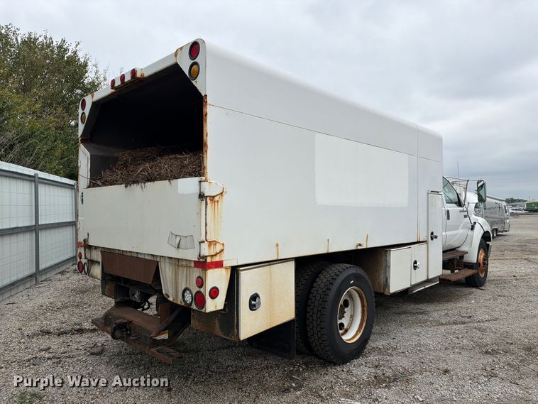 image for item YA3904 2010 Ford F750 Super Duty chipper truck