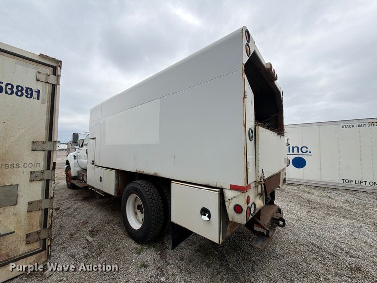 image for item YA3904 2010 Ford F750 Super Duty chipper truck