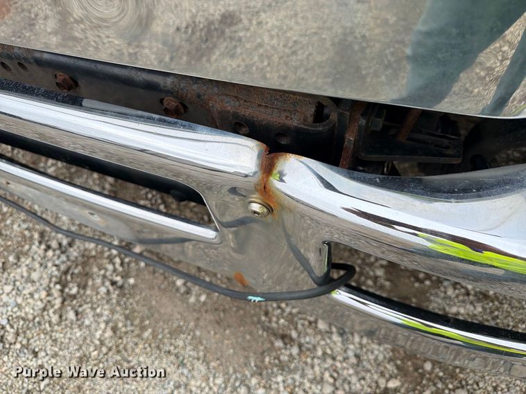 image for item YA3904 2010 Ford F750 Super Duty chipper truck