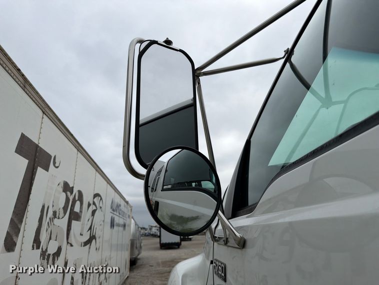 image for item YA3904 2010 Ford F750 Super Duty chipper truck