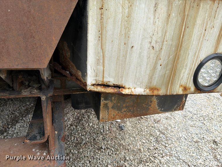 image for item YA3904 2010 Ford F750 Super Duty chipper truck