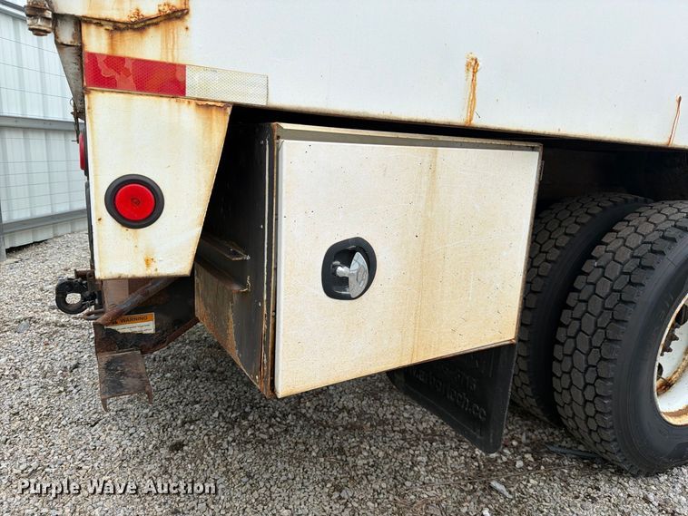 image for item YA3904 2010 Ford F750 Super Duty chipper truck