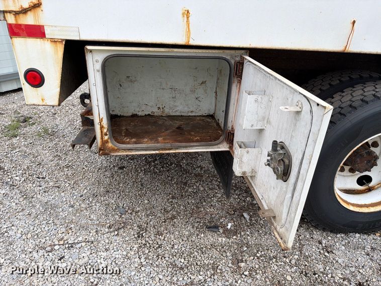 image for item YA3904 2010 Ford F750 Super Duty chipper truck