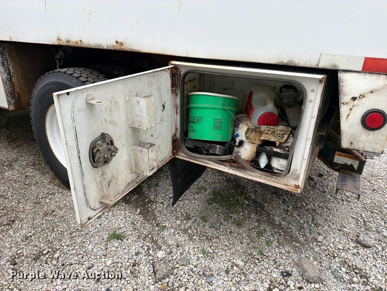 image for item YA3904 2010 Ford F750 Super Duty chipper truck