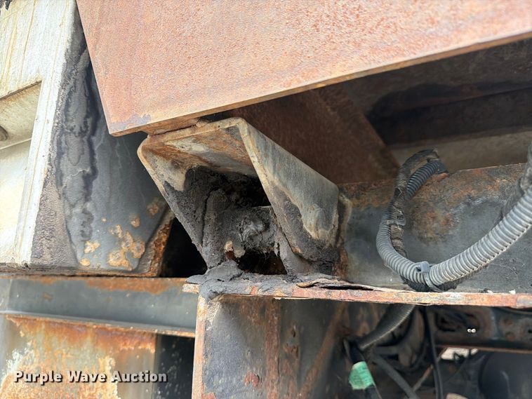 image for item YA3904 2010 Ford F750 Super Duty chipper truck