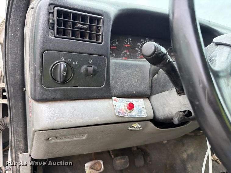 image for item YA3904 2010 Ford F750 Super Duty chipper truck