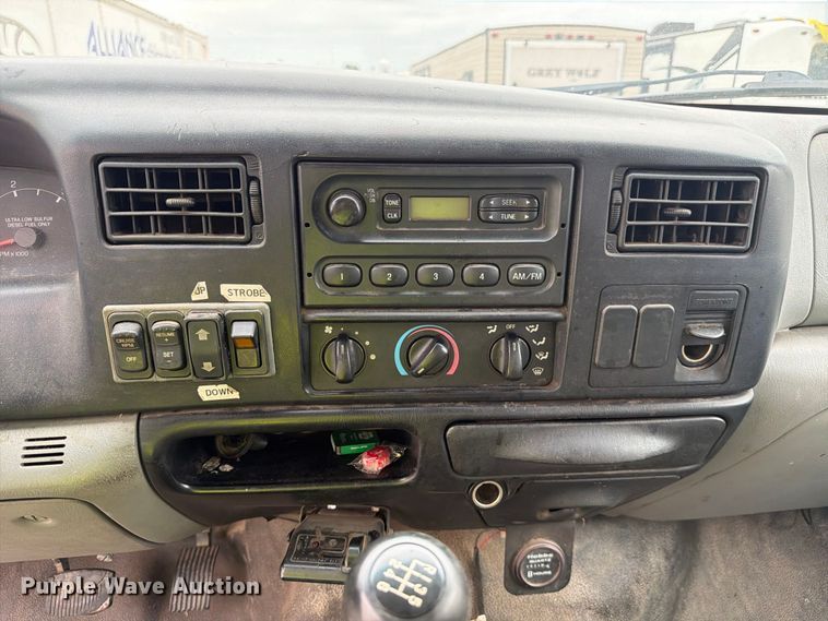 image for item YA3904 2010 Ford F750 Super Duty chipper truck