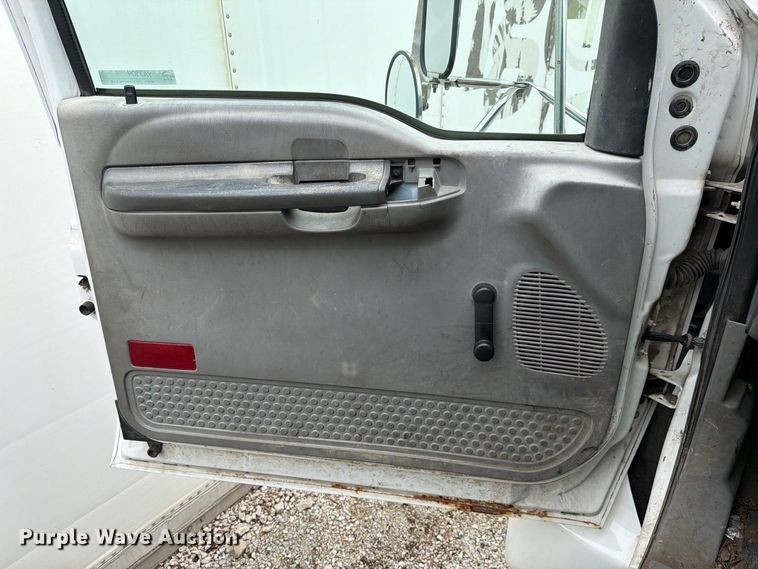 image for item YA3904 2010 Ford F750 Super Duty chipper truck