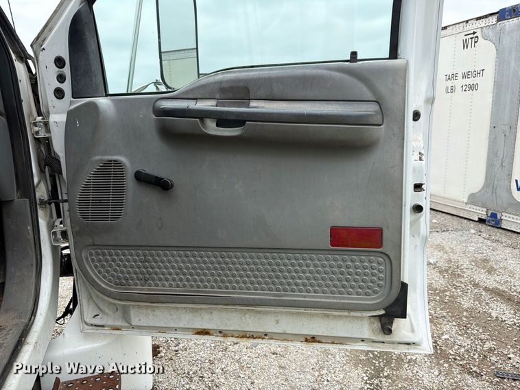 image for item YA3904 2010 Ford F750 Super Duty chipper truck