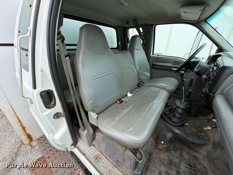 image for item YA3904 2010 Ford F750 Super Duty chipper truck
