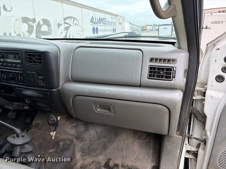 image for item YA3904 2010 Ford F750 Super Duty chipper truck