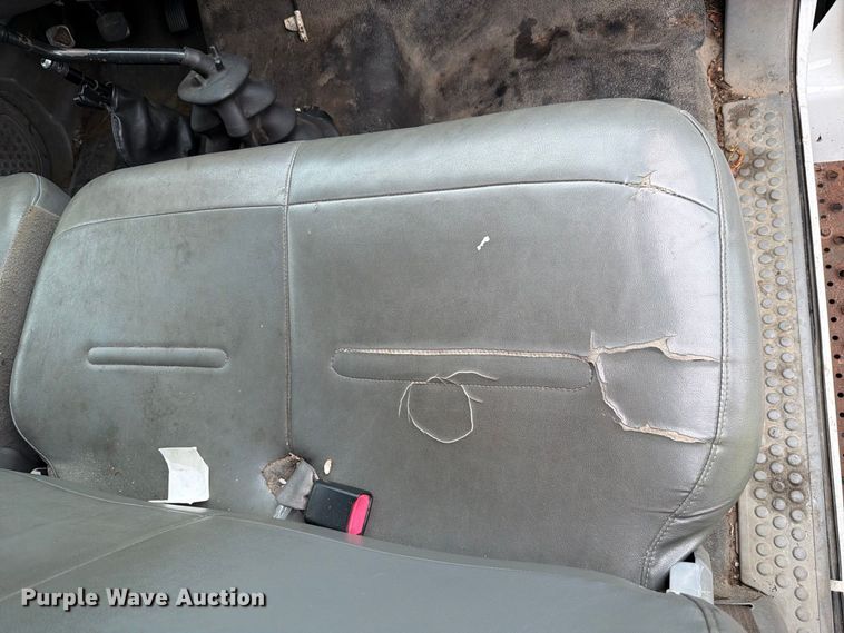 image for item YA3904 2010 Ford F750 Super Duty chipper truck