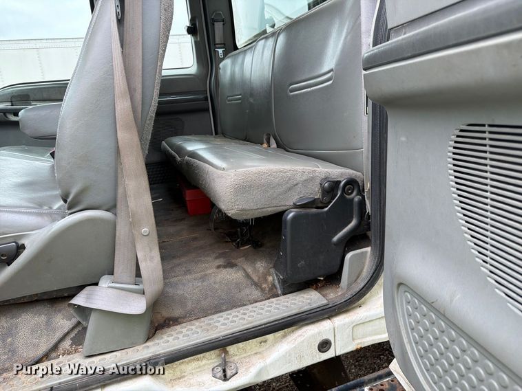 image for item YA3904 2010 Ford F750 Super Duty chipper truck