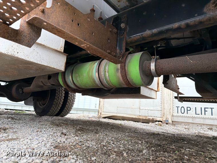 image for item YA3904 2010 Ford F750 Super Duty chipper truck