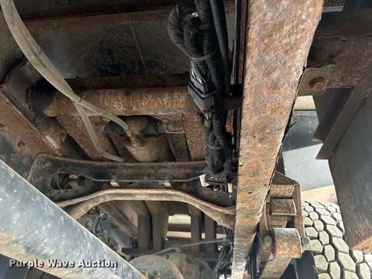 image for item YA3904 2010 Ford F750 Super Duty chipper truck
