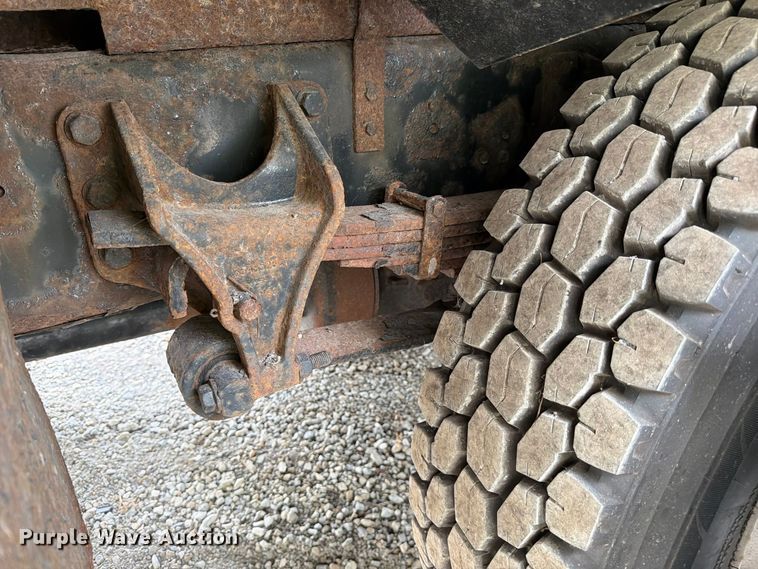 image for item YA3904 2010 Ford F750 Super Duty chipper truck