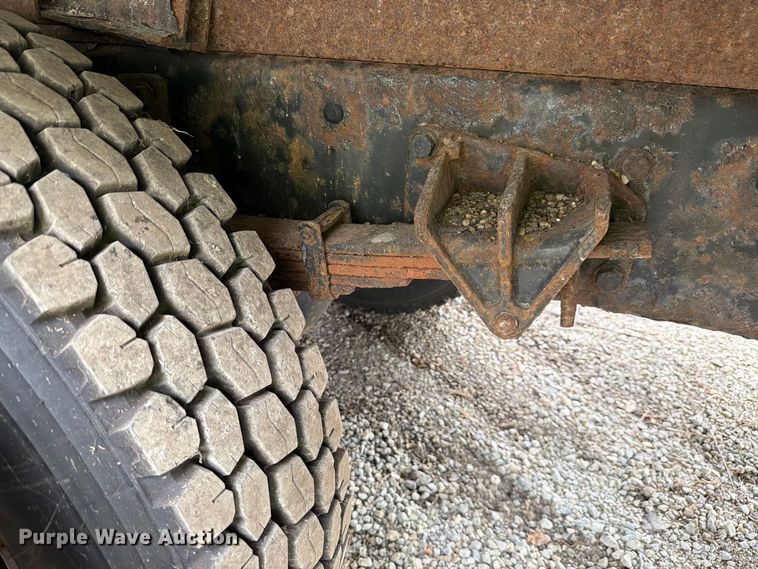 image for item YA3904 2010 Ford F750 Super Duty chipper truck