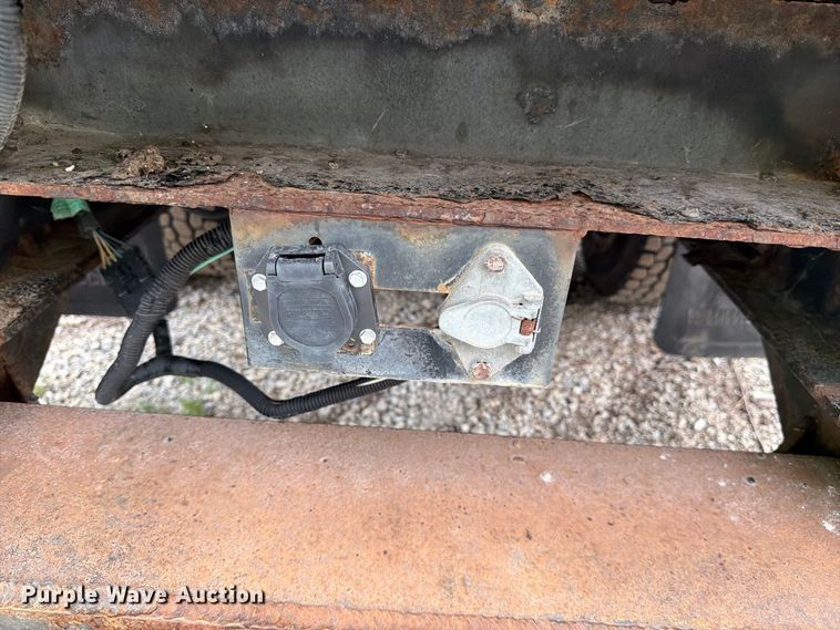 image for item YA3904 2010 Ford F750 Super Duty chipper truck