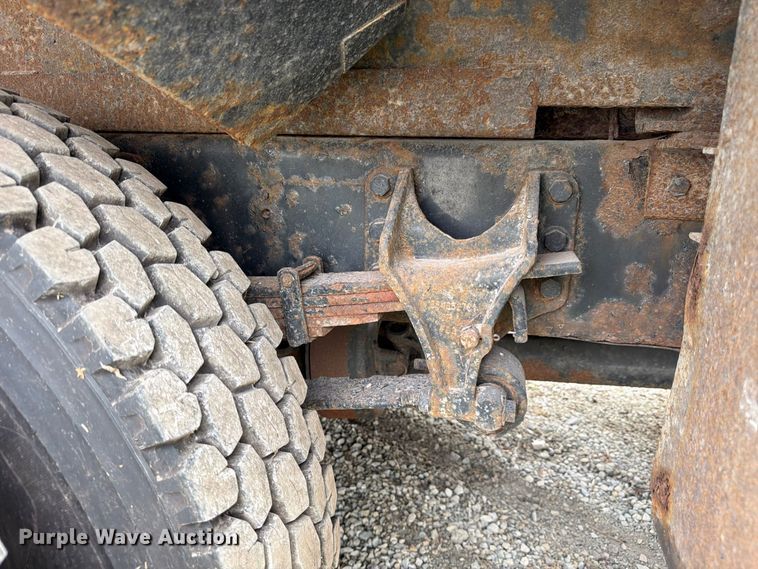 image for item YA3904 2010 Ford F750 Super Duty chipper truck