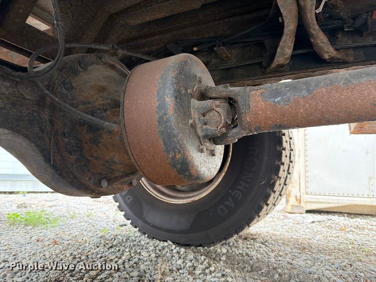 image for item YA3904 2010 Ford F750 Super Duty chipper truck
