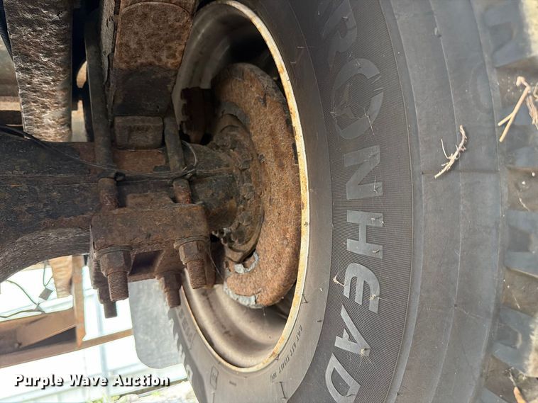 image for item YA3904 2010 Ford F750 Super Duty chipper truck