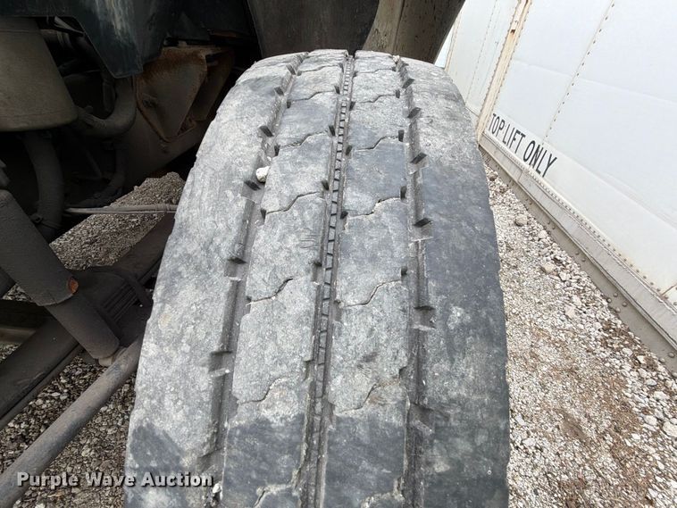 image for item YA3904 2010 Ford F750 Super Duty chipper truck