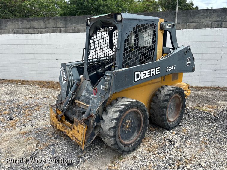 2018 John Deere 324E skid steer loader