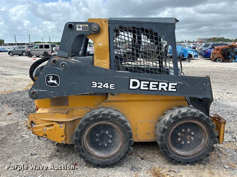 image for item YA3918 2018 John Deere 324E skid steer loader