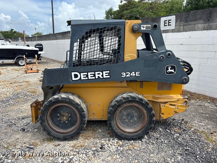 image for item YA3918 2018 John Deere 324E skid steer loader