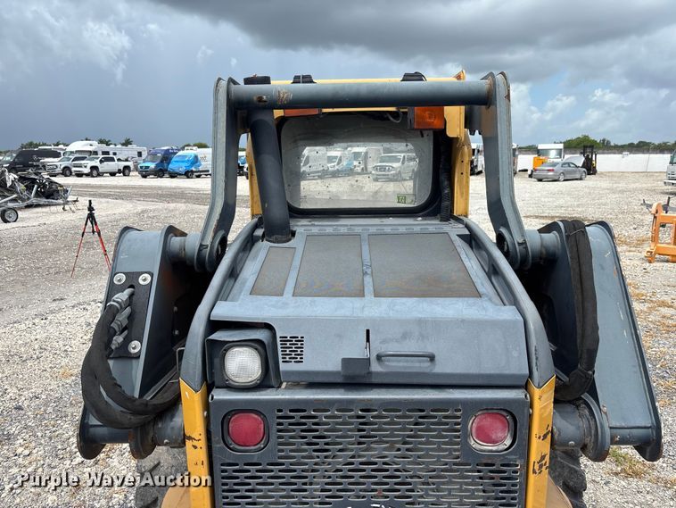 image for item YA3918 2018 John Deere 324E skid steer loader