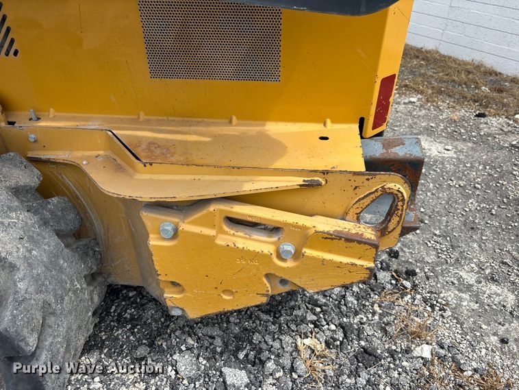 image for item YA3918 2018 John Deere 324E skid steer loader
