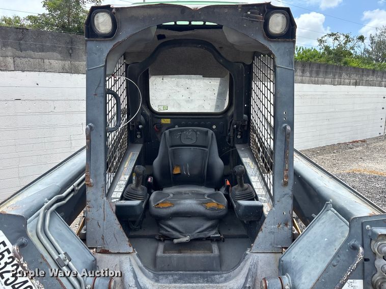 image for item YA3918 2018 John Deere 324E skid steer loader