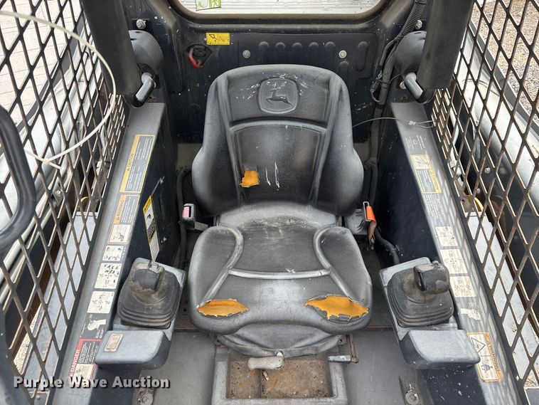 image for item YA3918 2018 John Deere 324E skid steer loader