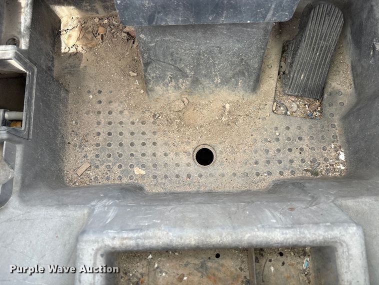 image for item YA3918 2018 John Deere 324E skid steer loader