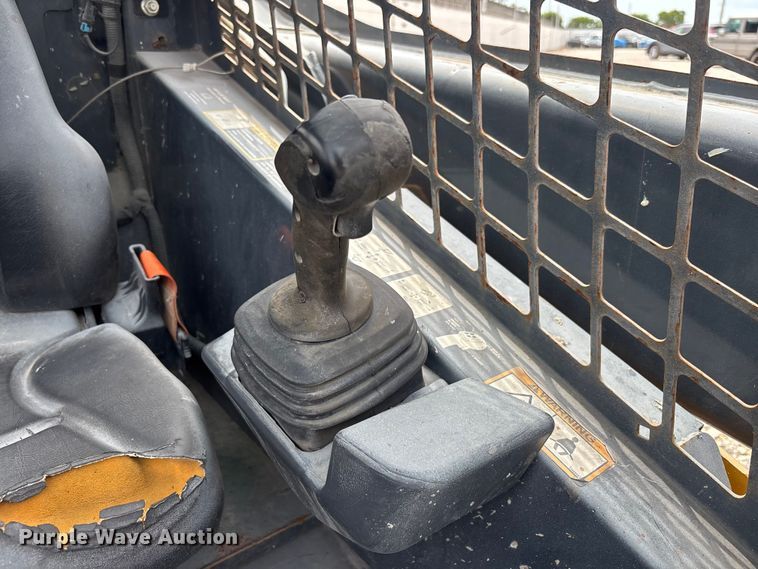 image for item YA3918 2018 John Deere 324E skid steer loader