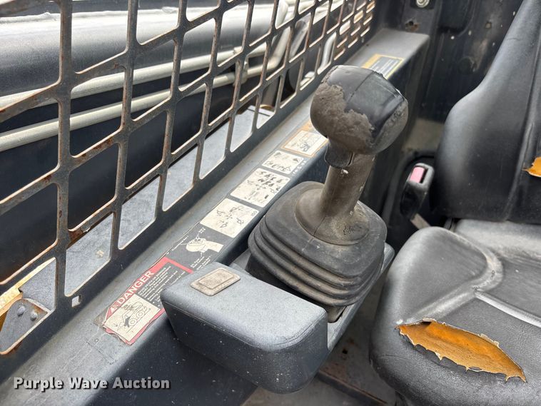 image for item YA3918 2018 John Deere 324E skid steer loader