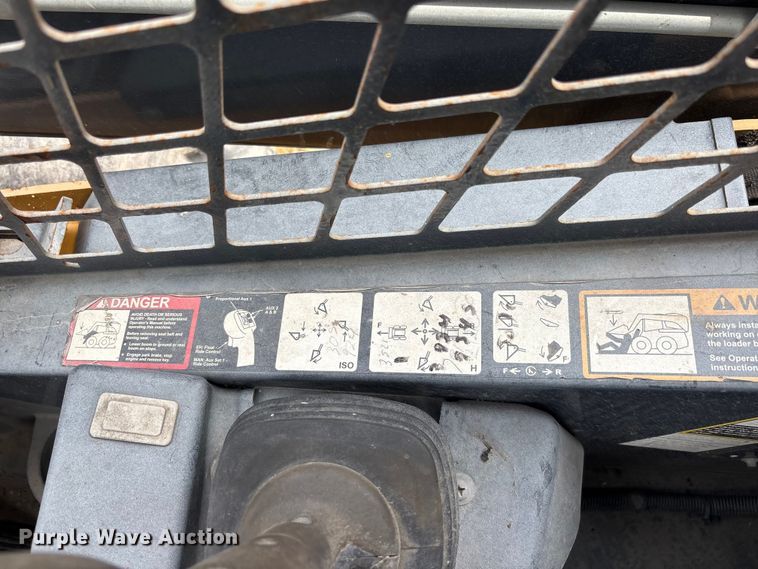 image for item YA3918 2018 John Deere 324E skid steer loader