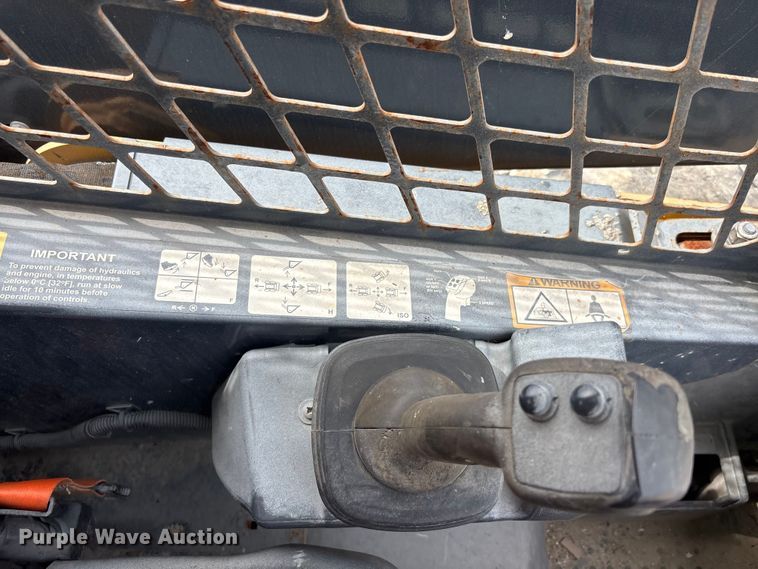 image for item YA3918 2018 John Deere 324E skid steer loader