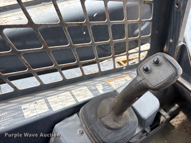 image for item YA3918 2018 John Deere 324E skid steer loader